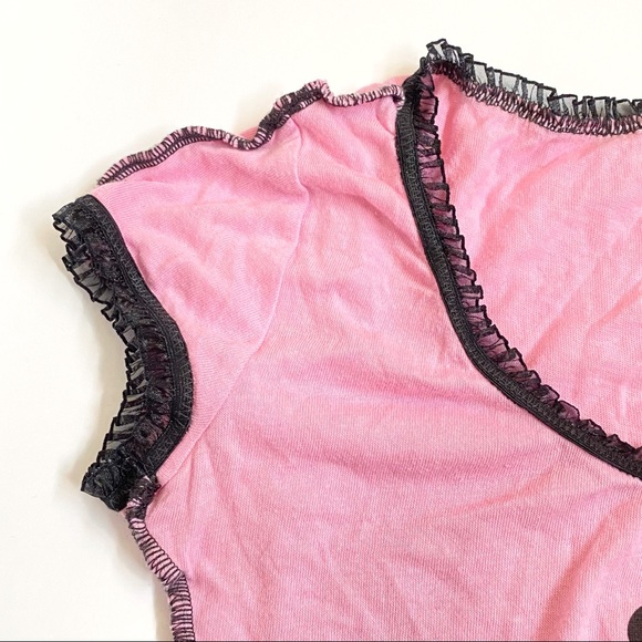 Pink black ruffle trim silver skull crown scoop neck short sleeve crop top - Picture 3 of 3